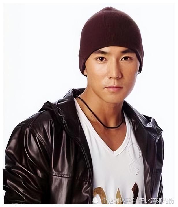 刘畊宏周杰伦强捧多年未果50岁爆红只因娶了这个女人