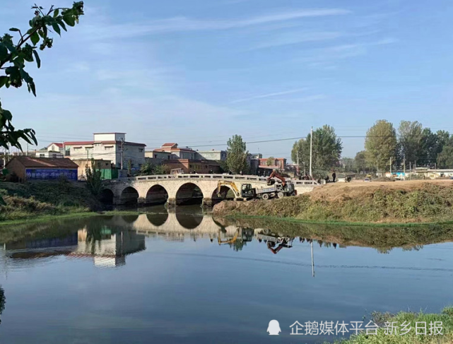 新乡县合河乡:国保文物古桥边红色元素好亮眼