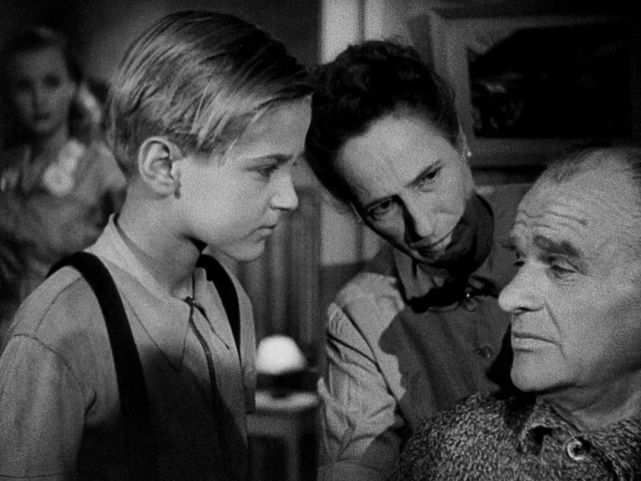 《德意志零年》:战争带来的不只是肉体的"断臂",还有精神的残垣