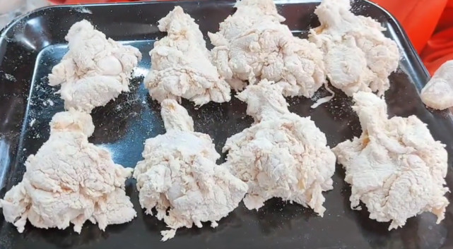 朋友花5000元买的配方,学会就可以摆摊赚钱,"鱼鳞裹粉炸鸡腿"的配方与