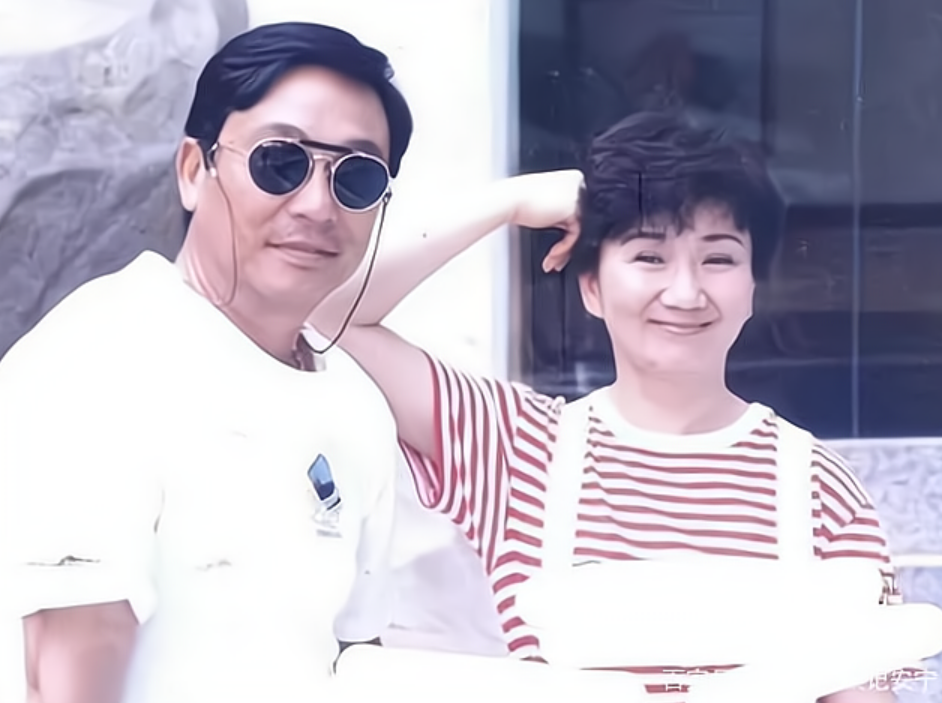 香港影星曾江过世,一生经历了三次婚姻,与第三任妻子伉俪情深_腾讯