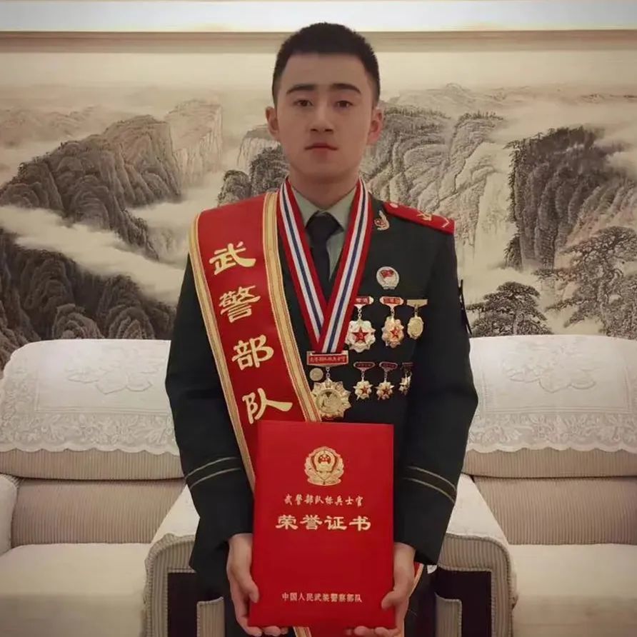 少尉,"尉"来可期!_腾讯新闻