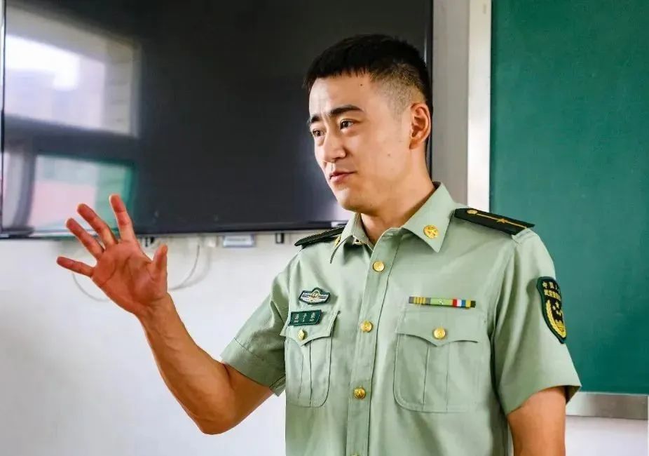 少尉,"尉"来可期!_腾讯新闻