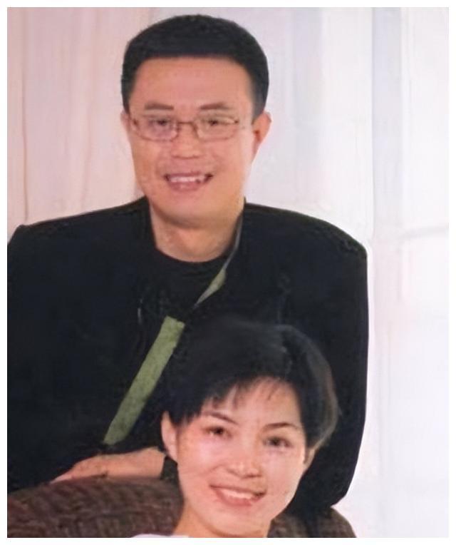 央视主持白燕升：妻子差点瘫痪他拒绝离婚，妻子高龄产子他很感激(图4)