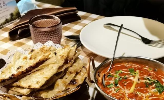 北京的印度餐厅，2人花400元，糊糊又酸又臭，客人边吃边喊受不了中国古代史教材