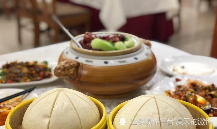 北京的印度餐厅，2人花400元，糊糊又酸又臭，客人边吃边喊受不了撒贝宁人物形象分析