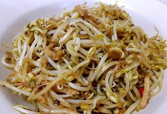 来找大爷炒菜的,基本上都是炒家常菜,比如猪肉炒白菜,猪肉炒豆芽,豆腐