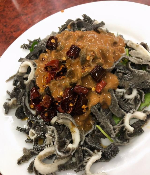 天津排名第一的水爆肚,不预约吃不上,老板特意叮嘱:千万不要拌