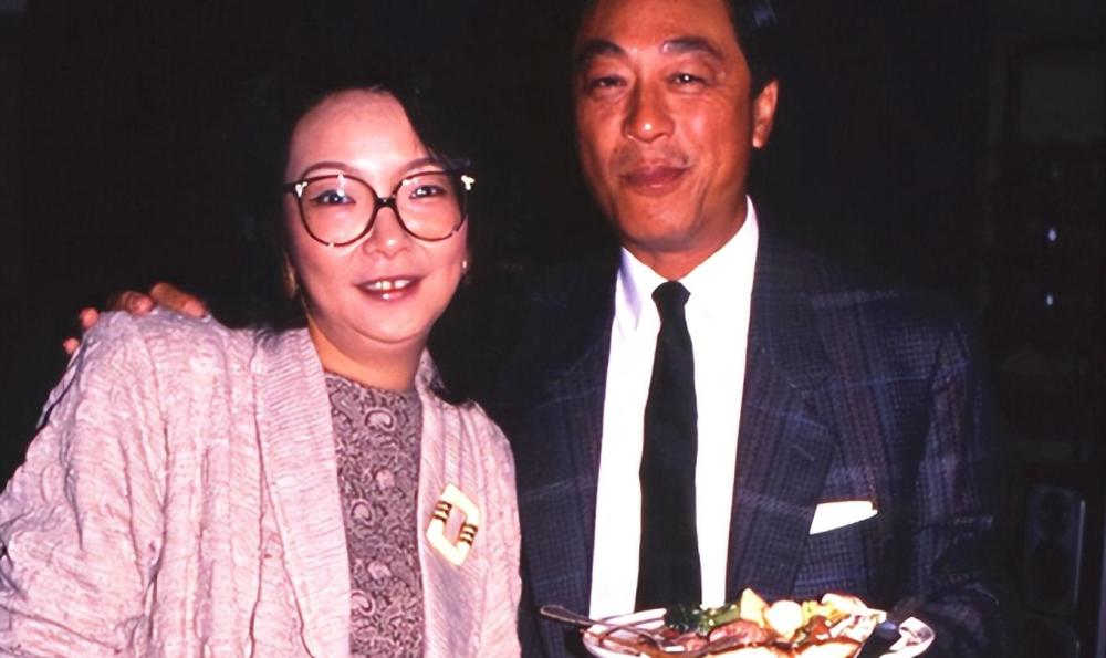 最后,邓拱璧说道,会跟现任丈夫尽力协助曾江的身后事.