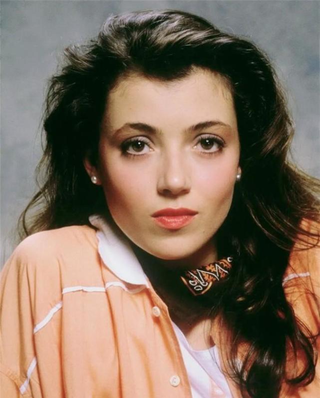 米娅萨拉曾与汤姆克鲁斯合作主演黑魔王被视为金童玉女