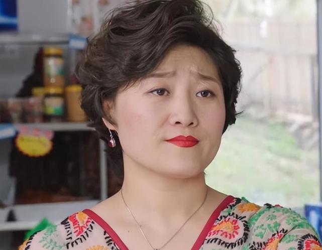 前后在直播间抱怨工资低,吐槽《乡村爱情》给他们的钱不够还房贷!