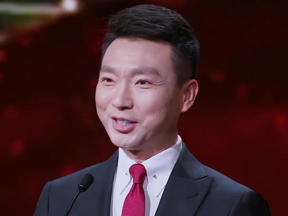 央视五一晚会主持人阵容:两男两女太养眼,龙洋取代李思思插图2