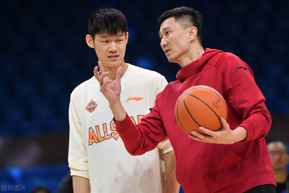 胡金秋带伤上网课,球迷被他的态度感动,杜锋曾高度评价大秋_腾讯新闻