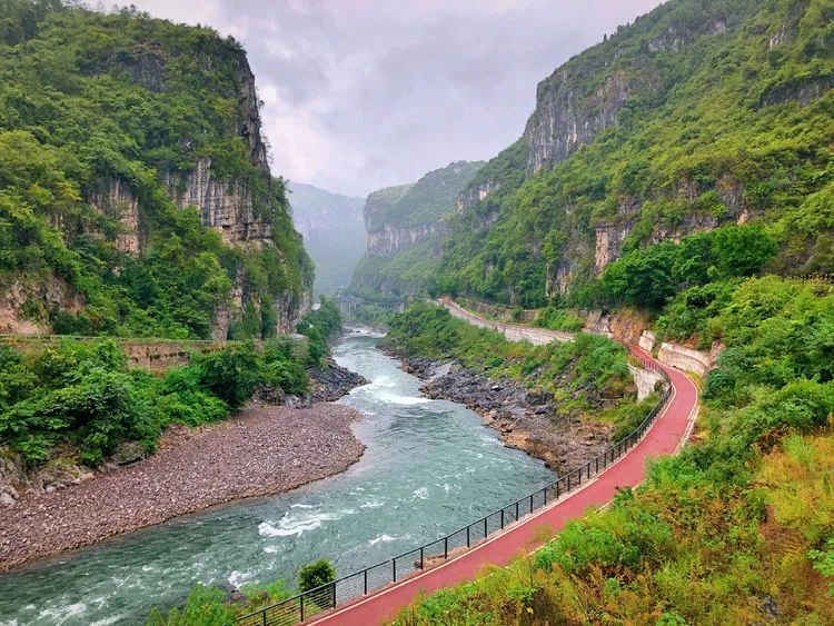 品味遵义静听时光赤水河边系彩练