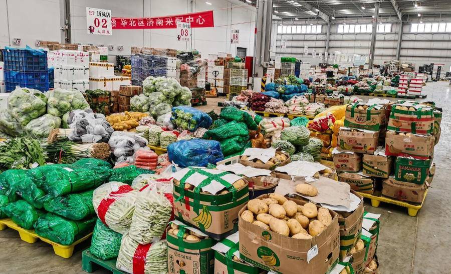 探访保供超市仓库日均出货百余吨蔬菜水果咱有的是
