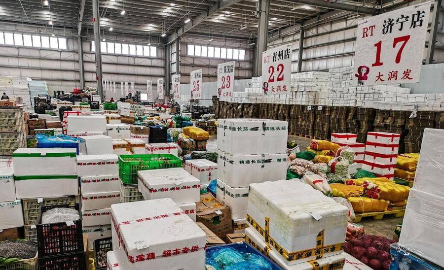 探访保供超市仓库日均出货百余吨蔬菜水果咱有的是