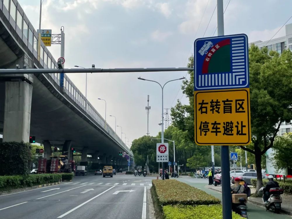 駕駛黃牌汽車在設有