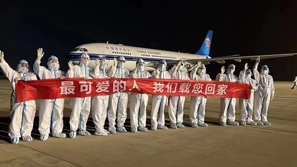凯旋回家201名河南援吉医护人员顺利抵郑