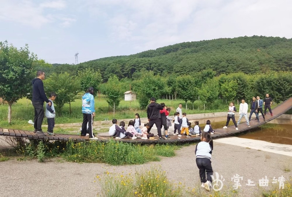 位于曲靖市麒麟城南15公里的三宝镇长坡境内,群山环抱,拥有80余平方