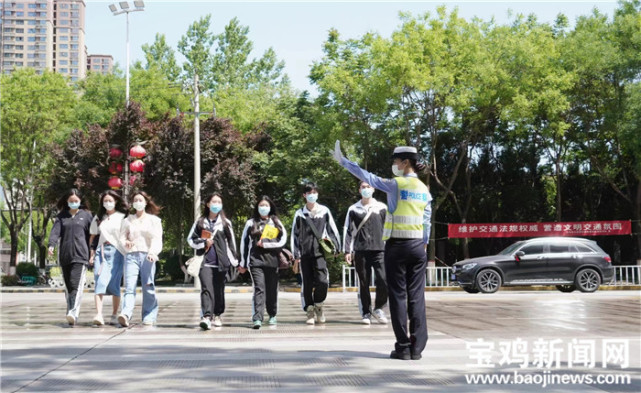 宝鸡交警走进大学校园开展文明交通宣传
