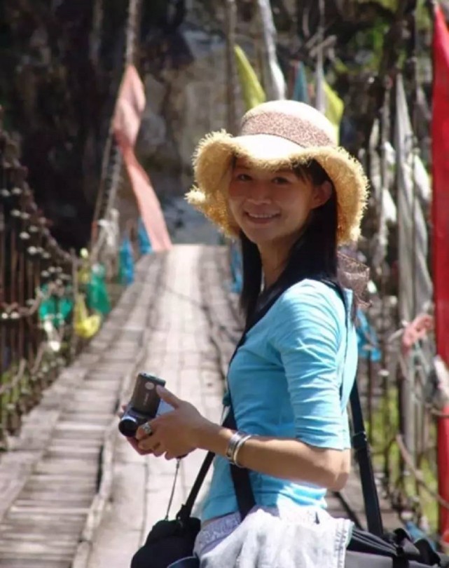 选美小姐韦慧晓曾拒绝百万年薪,现在,掌舵我国海军新导弹驱逐舰