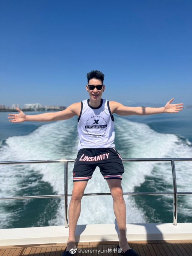 林书豪发博晒照:4月再见 5月你好