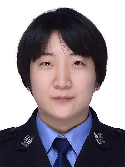 刘梓萌女,40岁,中共党员,安贞里派出所综合指挥室民警.