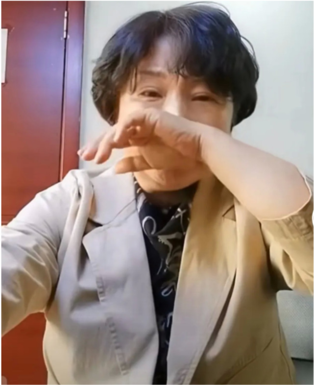 杜新枝给律师送锦旗,许舅女儿直播说两件事,楷楷小时候照片可爱