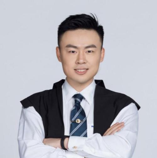 29岁毕业于牛津,却因魔性起身走红网络,潘周聃:网友都是熊孩子
