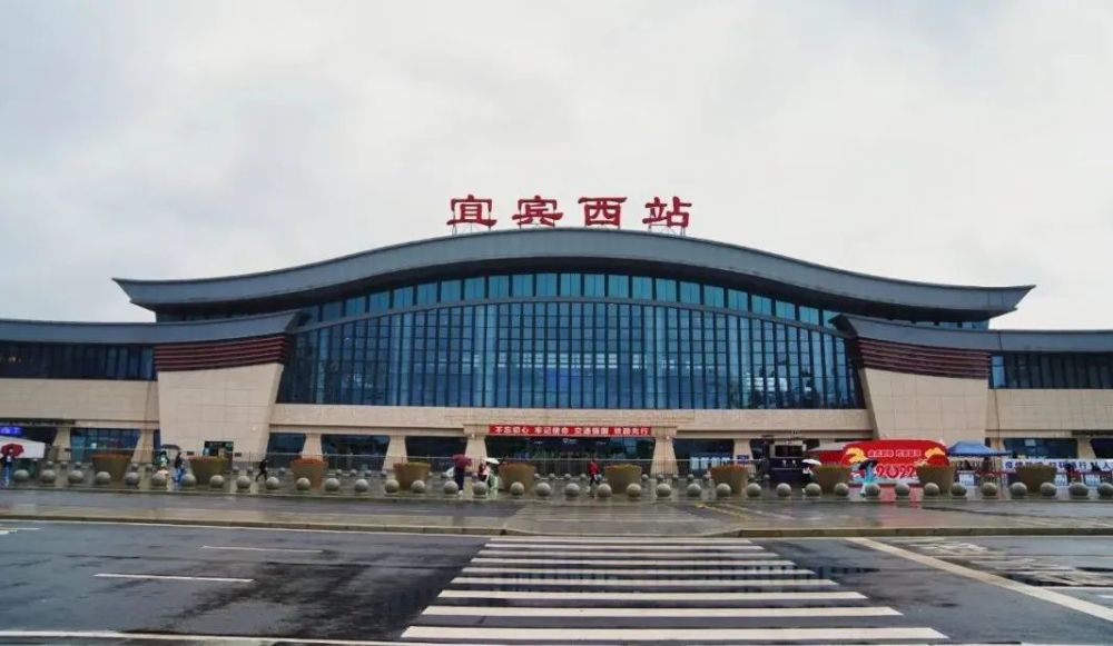 "五一"假期,每天有20名"大白"在宜宾西站……_腾讯新闻
