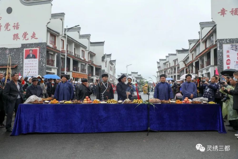 旅游产业化三都雪花湖马尾绣小镇开园迎八方游客