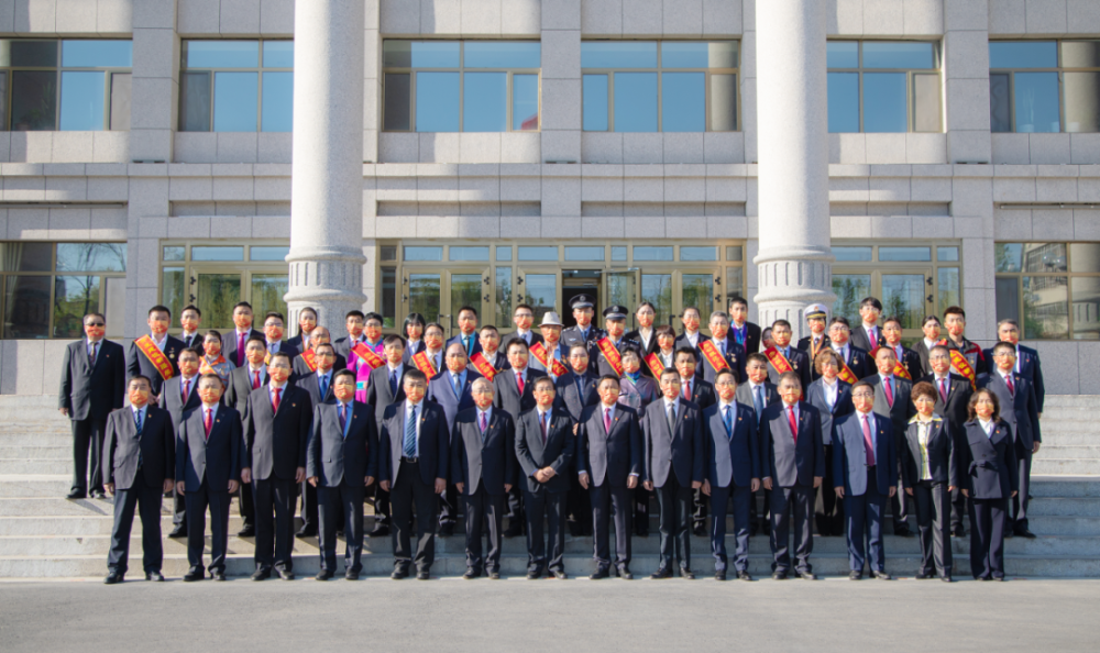 博州举行庆五一国际劳动节升国旗仪式