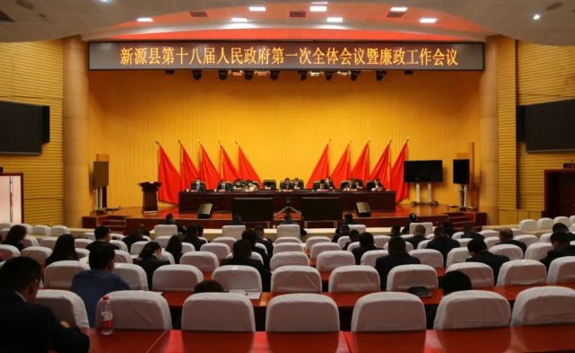 县委常委,常务副县长张昆灿同志主持会议并宣读了《新源县关于进一步