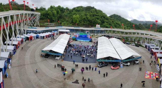 都匀第22届房交会在绿博园举行开幕仪式