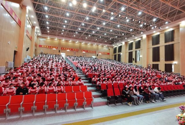 三中资讯|武山三中组织高一级开展心理健康专题讲座