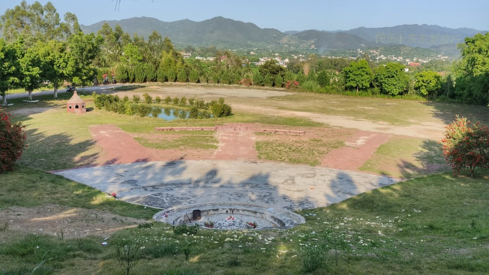 梅州名墓宋朝邓太乙公古墓占地面积之大十分罕见裔孙数百万