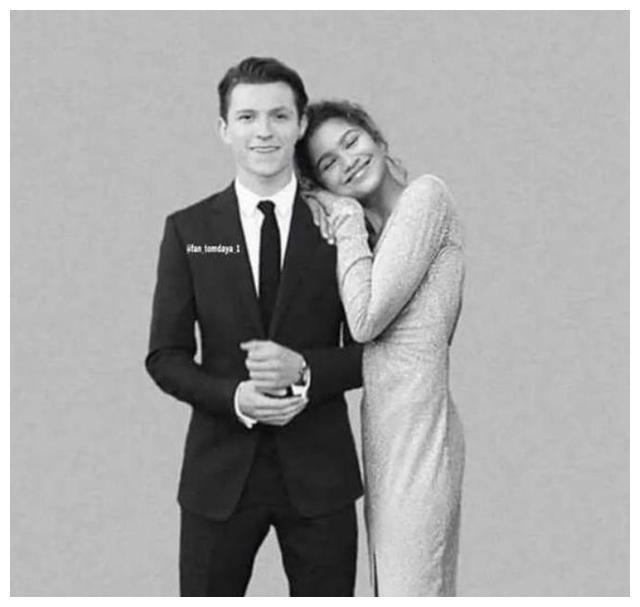 甜茶新恋情曝光?被拍到与辣妹科切拉拥吻,缠绵将近一小时