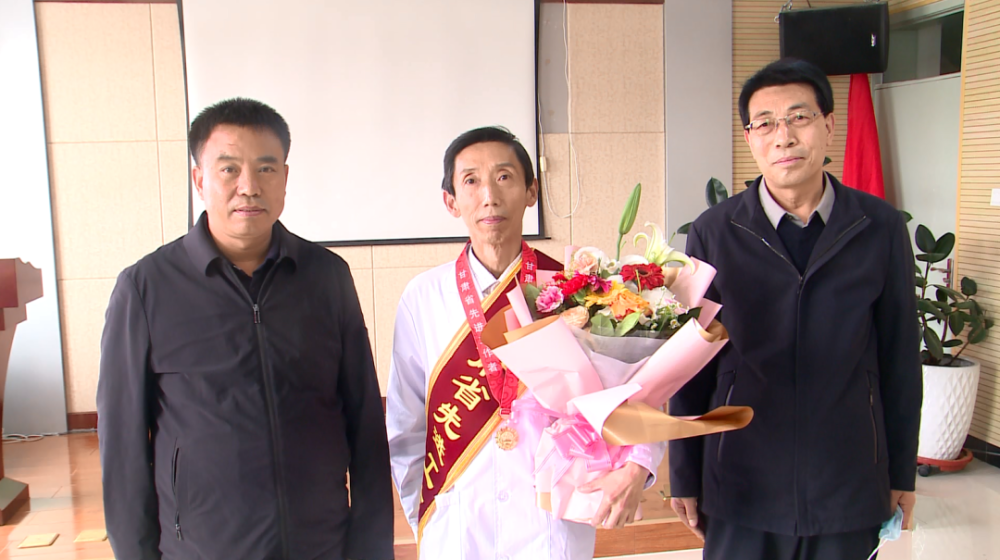 杜万忠,刘树武,邓琳娜,王恩茂先后分别看望慰问了市