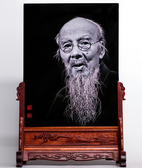 方士英创作的石影雕人物作品《齐白石》.