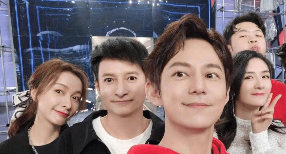 何炅48岁生日,"快乐家族"无人表态!唯独丁程鑫发博送祝福_腾讯新闻