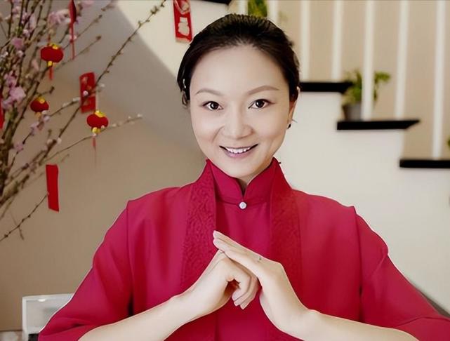 陈婷18岁就跟着张艺谋,六年生三孩,她的痴情让人佩服