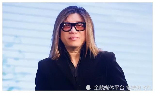 著名歌手郭峰3段恋情皆成空后已60岁的他与母亲相依为命