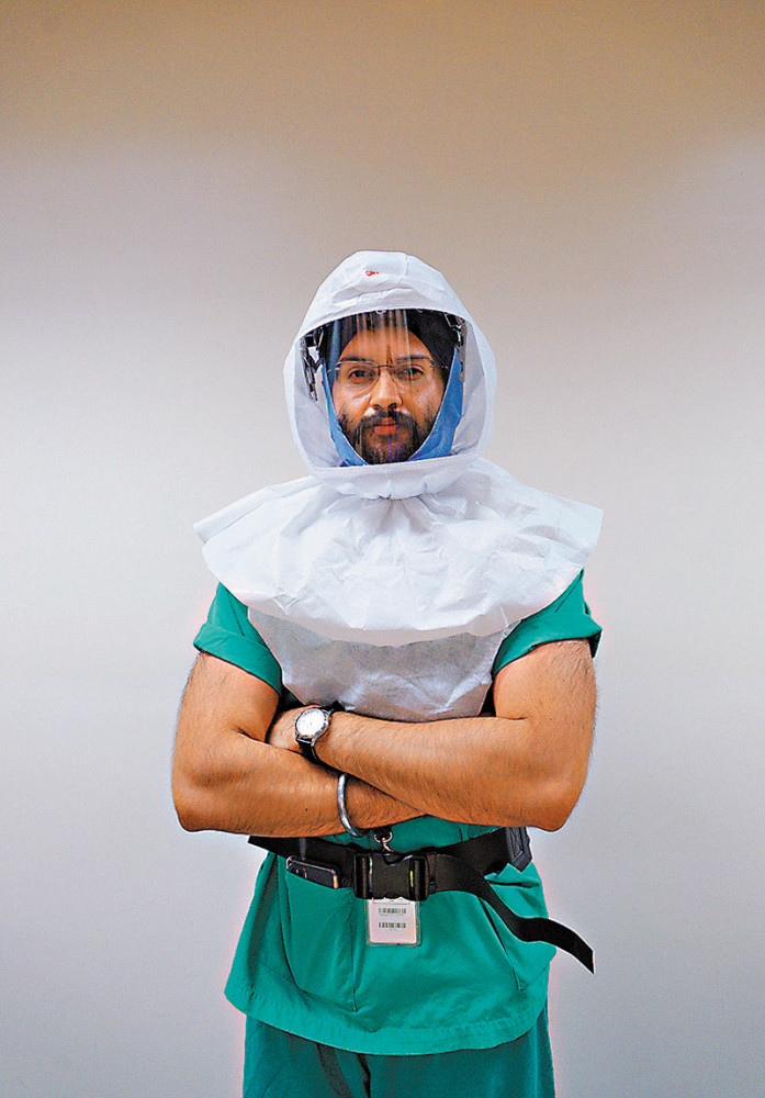 特稿锡克教留须戴不到n95印度裔医生戴头盔抗疫