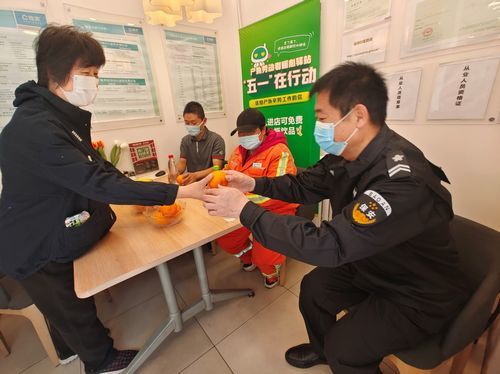“五一”节，北京链家暖心驿站为户外劳动者送上一份特别礼物写要去邮局的英语对话
