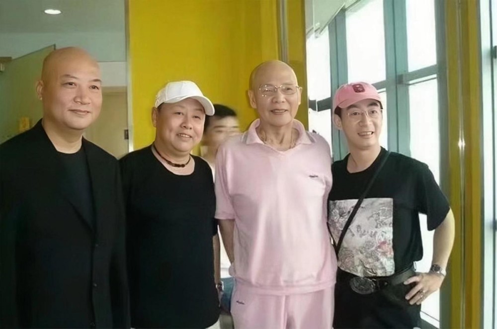 "沙僧"闫怀礼:晚年病痛缠身,73岁去世,妻儿的坚强让人泪目_腾讯新闻