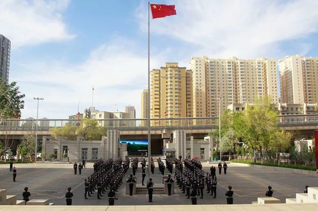 新疆公安厅举行五一升国旗仪式