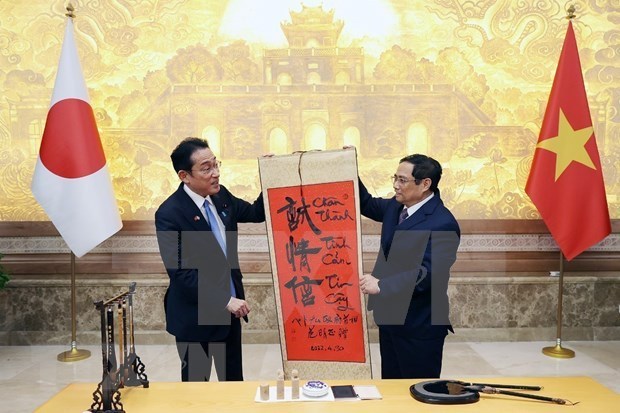 岸田文雄访问越南，越南总理范明政送上三个字