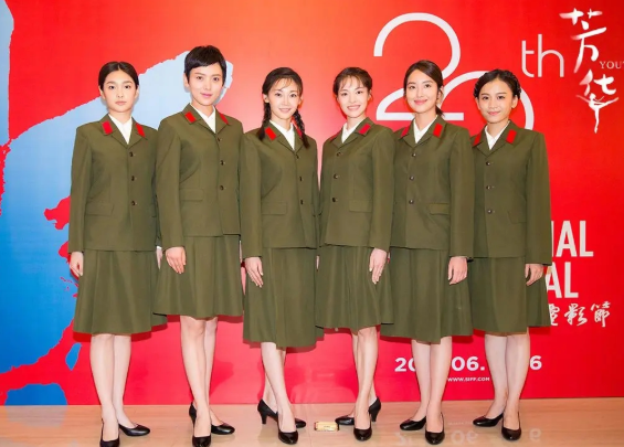 前期造势 后期宣传,《芳华》确实拿下了不错的成绩,票房达到14亿,六位