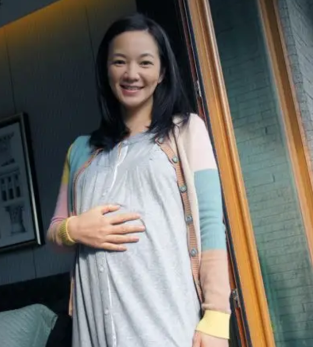 怀孕生产不易,养育孩子更不易.