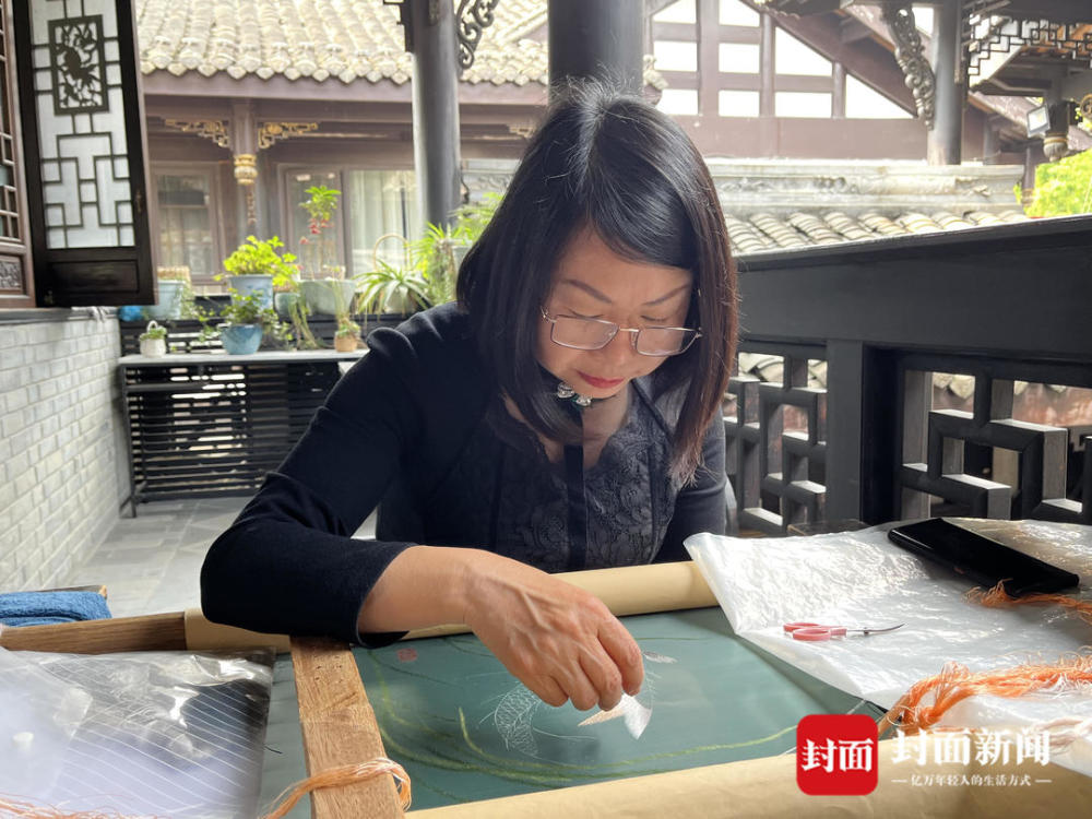 匠心|飞针走线展示千年绝艺 蜀绣国家级传承人孟德芝:我一生只想做好